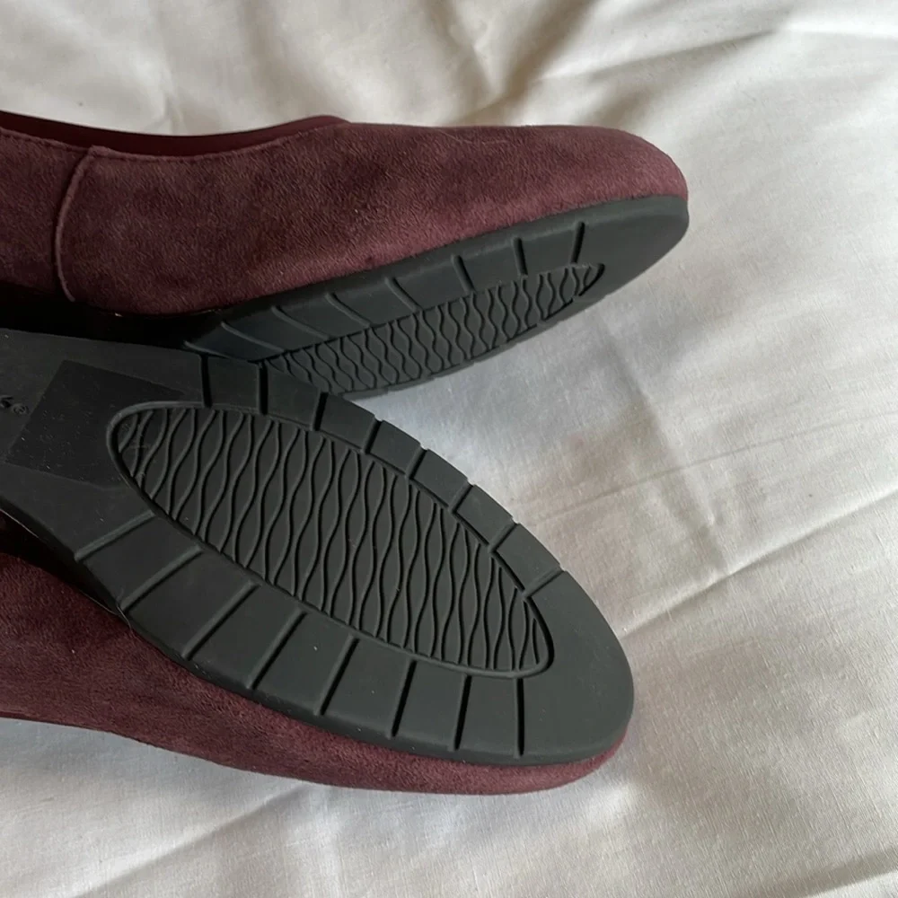 Clarks Collection Maroon Suede Wedge Shoes. Very Good Condition. Size 10M.